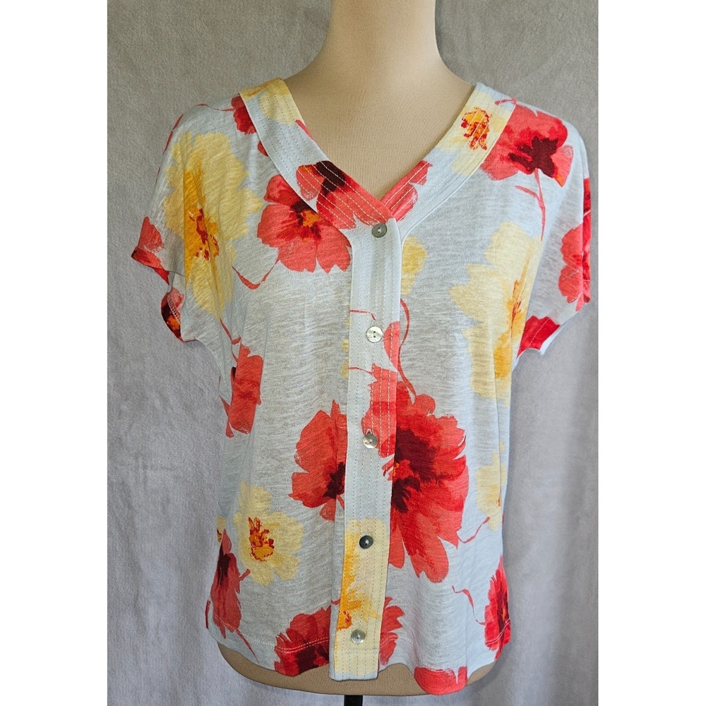Joie poppy floral button front blouse size small."‎